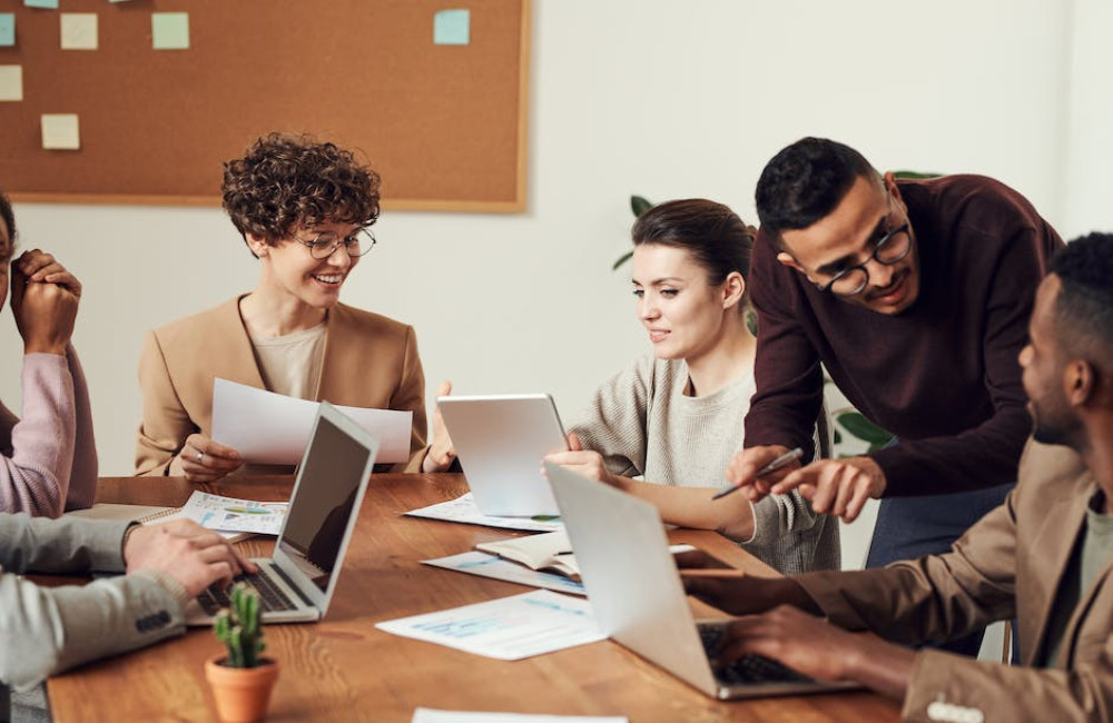 De kunst van effectief vergaderen? Tips en technieken voor productieve bijeenkomsten!