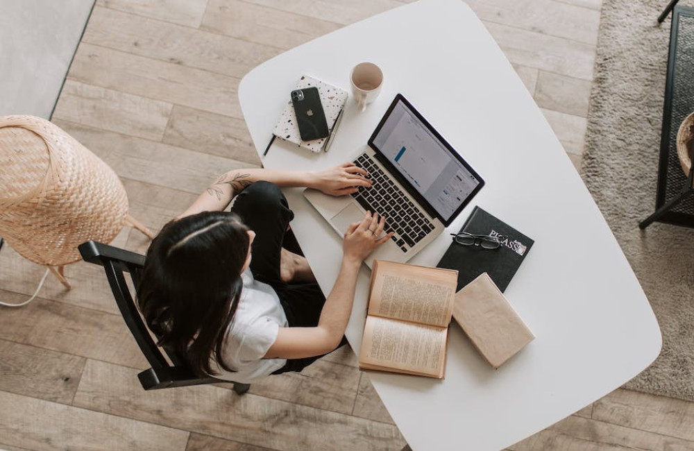 Zo richt jij je thuiskantoor ergonomisch verantwoord in