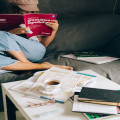 Is het gebeurd of gebeurt? Zo onthoud je het verschil makkelijk