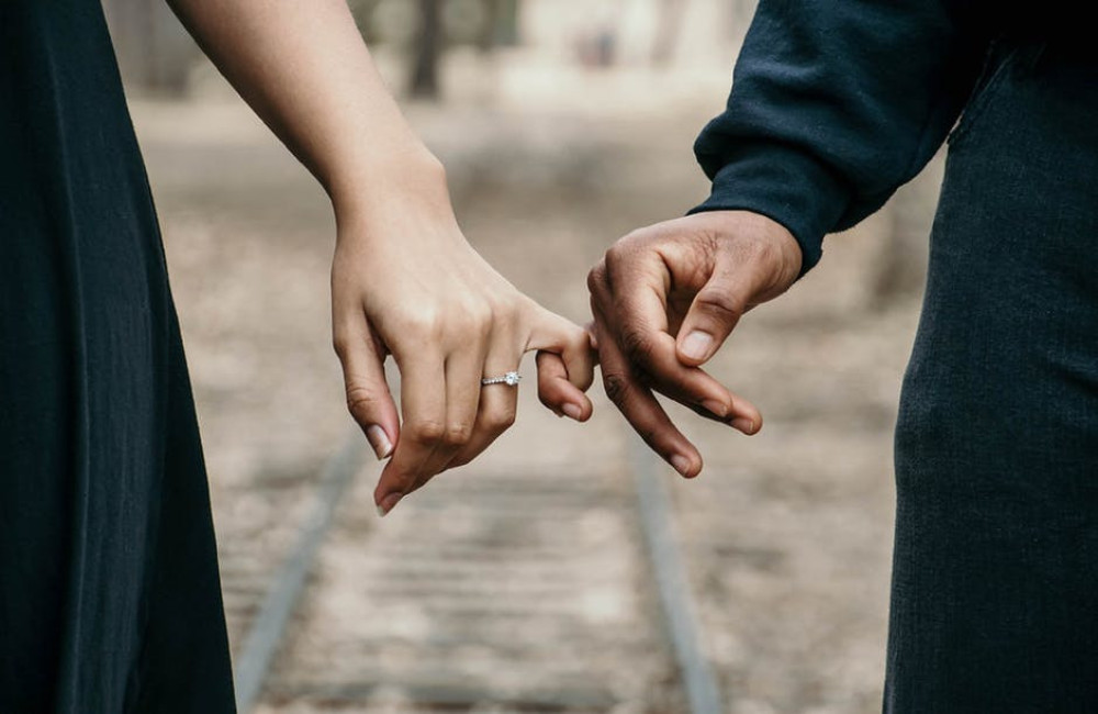 Waarom is relatiebemiddeling succesvoller dan daten?